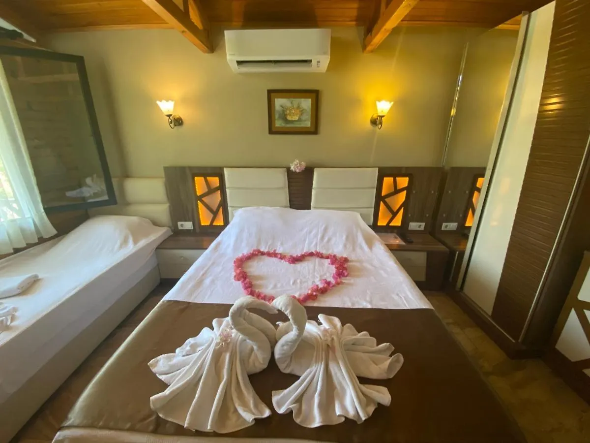 Mavi Yengec Bungalows And Hotel Orhaniye