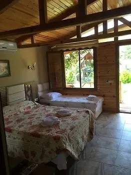 Mavi Yengec Bungalows And Hotel Orhaniye