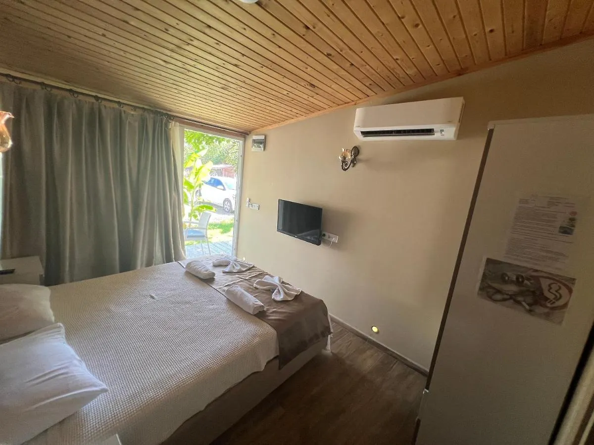 Mavi Yengec Bungalows And Hotel Orhaniye